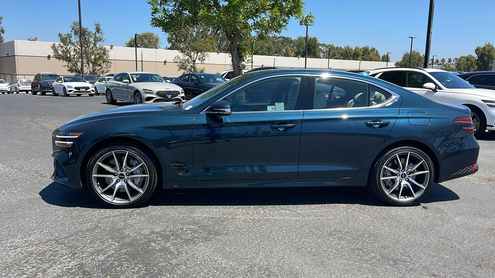 2024 Genesis G70 2.5T Standard 12