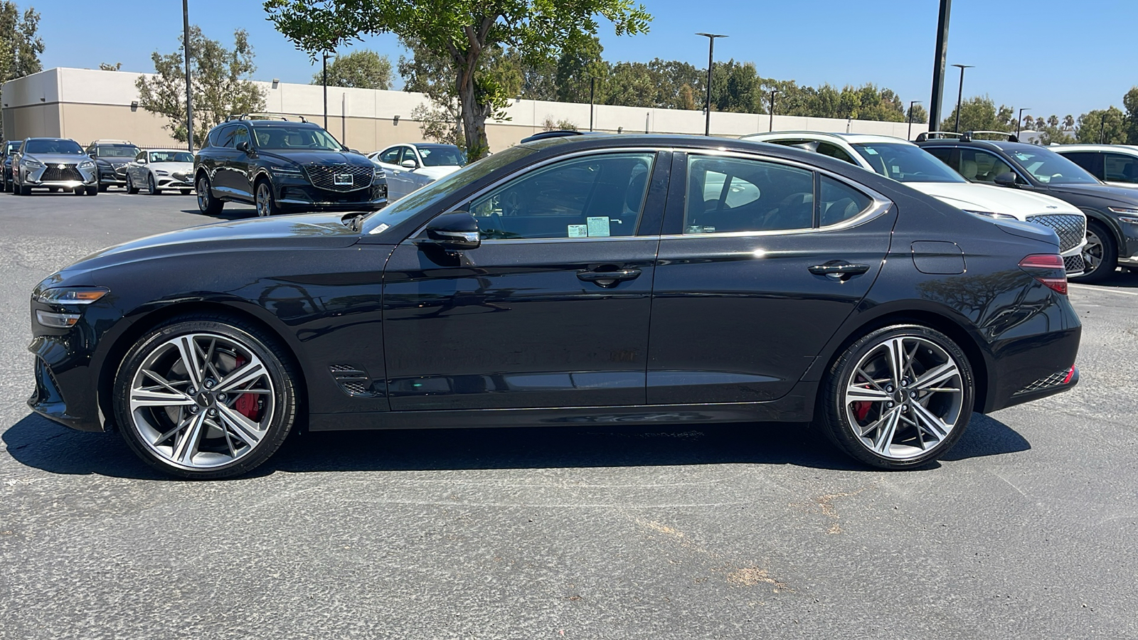 2024 Genesis G70 2.5T Standard 12