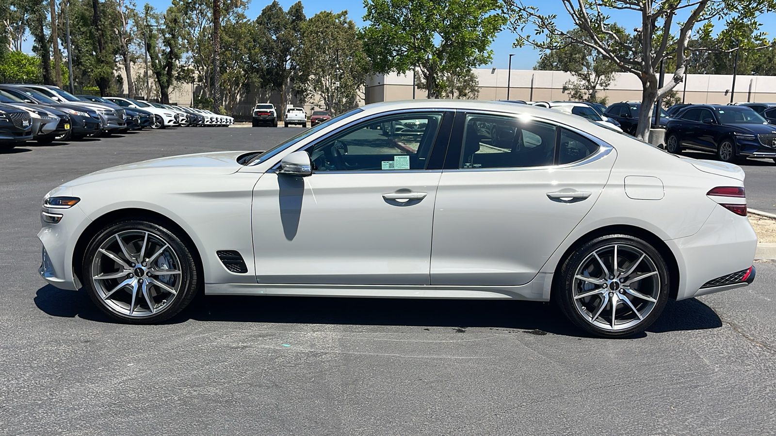 2024 Genesis G70 2.5T Standard 12