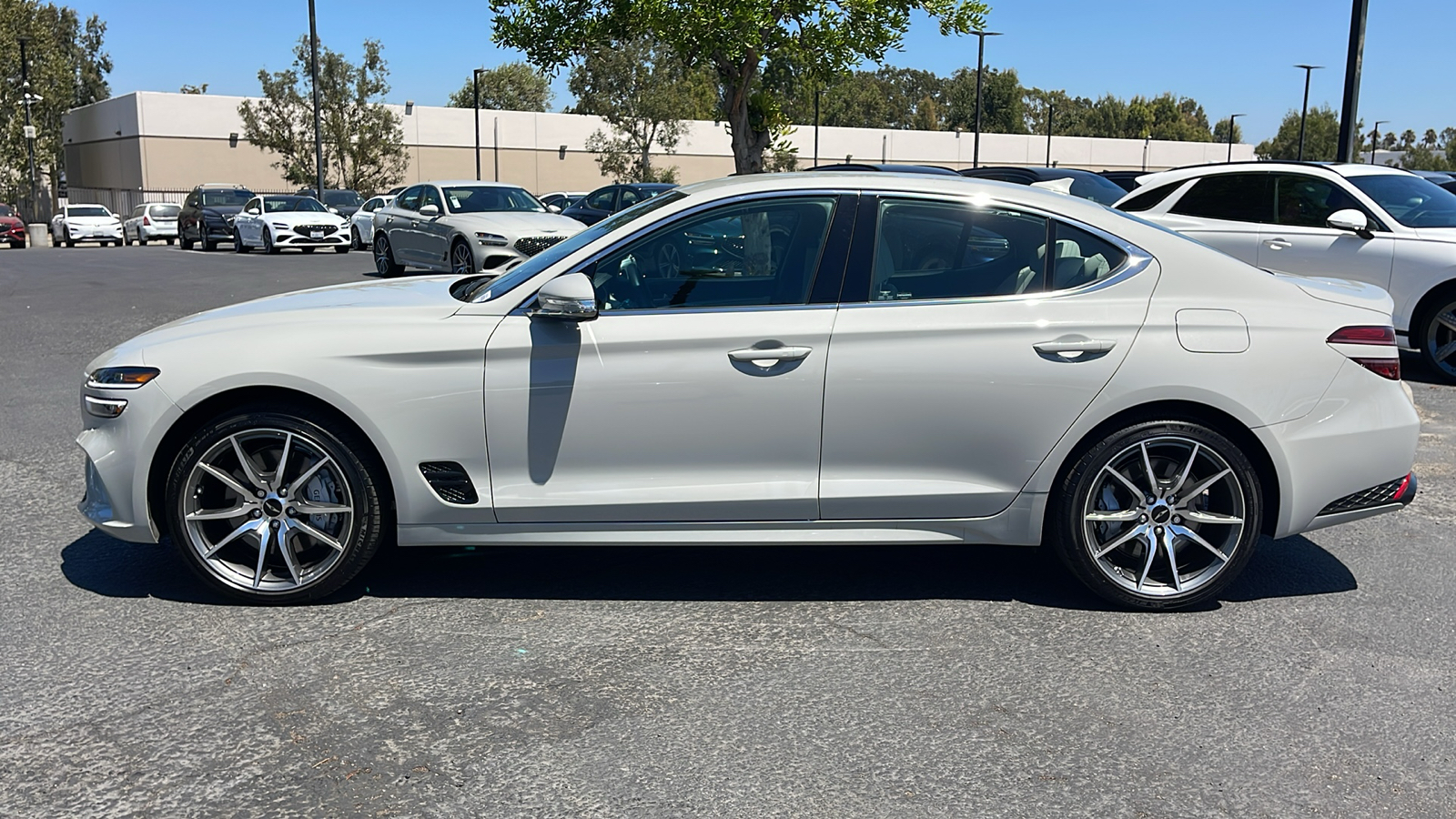 2024 Genesis G70 2.5T Standard 12