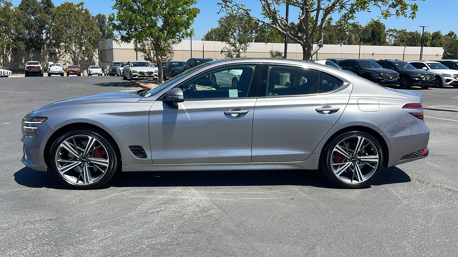 2024 Genesis G70 2.5T Standard 12