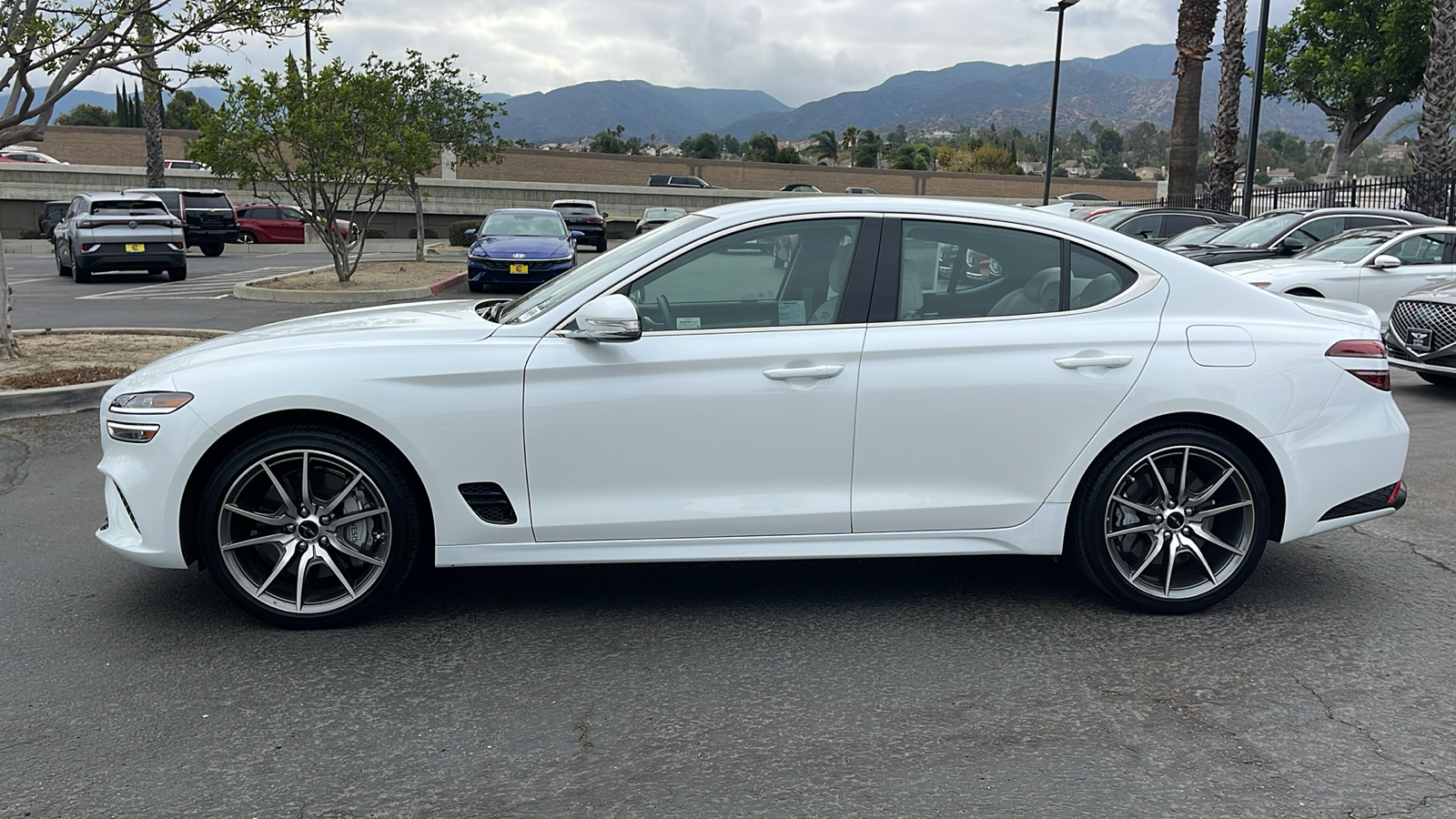 2025 Genesis G70 2.5T Standard 12