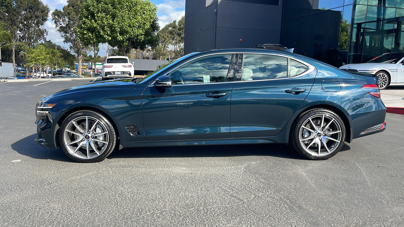 2025 Genesis G70 2.5T Standard 12