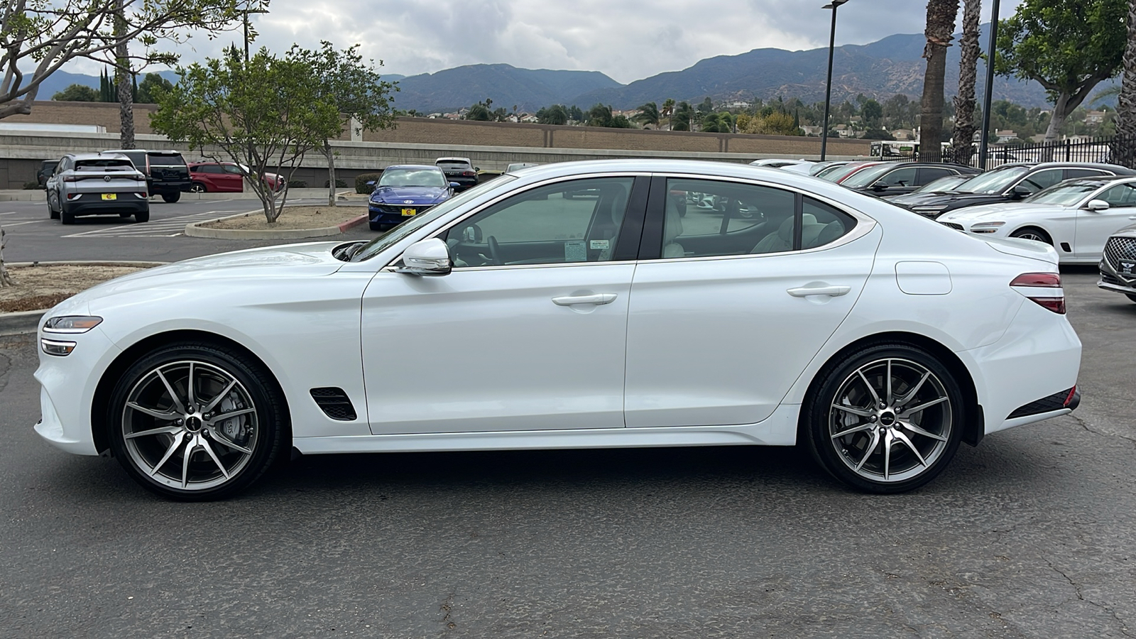 2025 Genesis G70 2.5T Standard 12