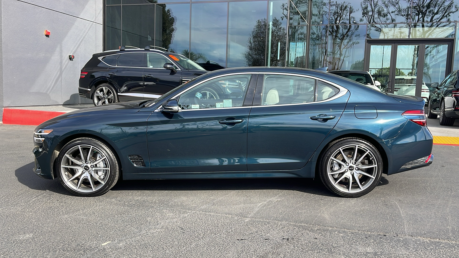 2025 Genesis G70 2.5T Standard 12