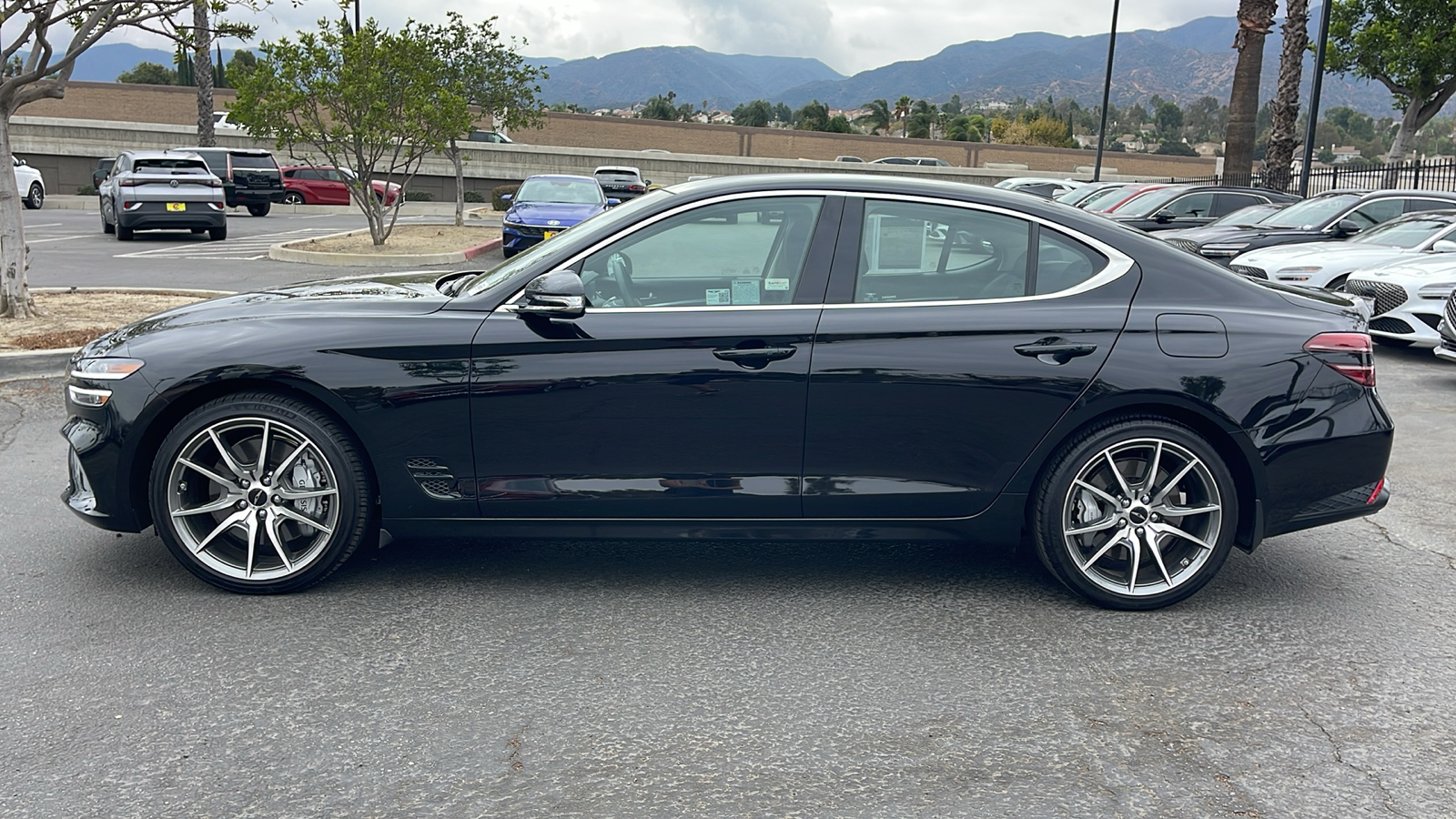 2025 Genesis G70 2.5T Standard 12