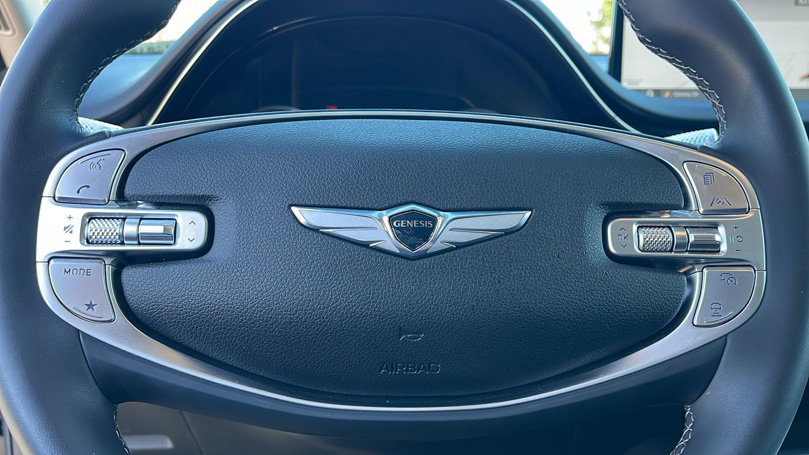 2025 Genesis GV70  24