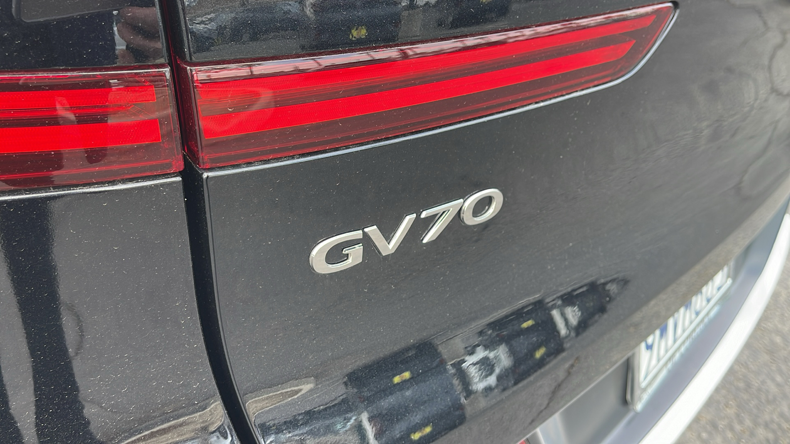 2025 Genesis GV70  29