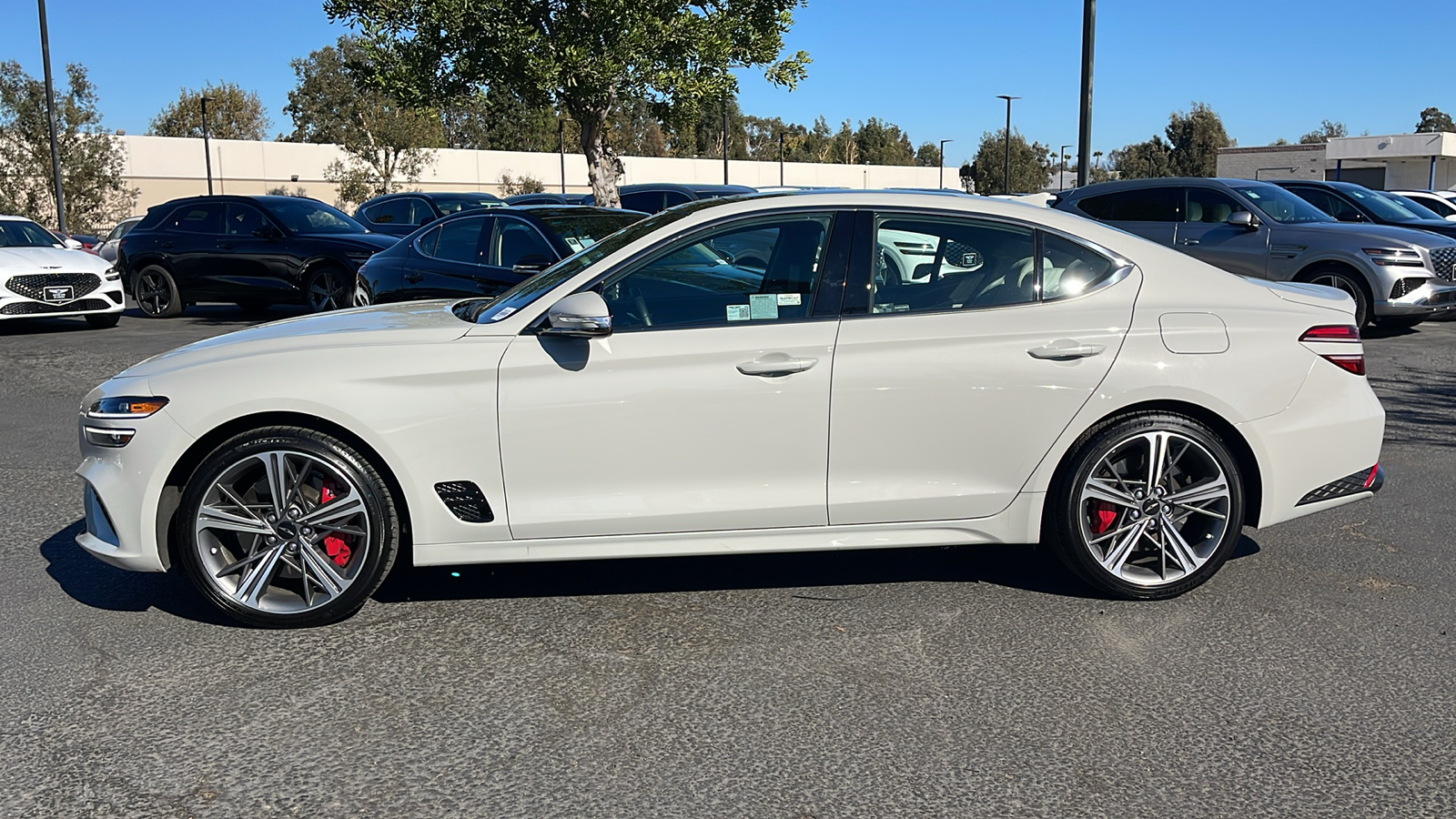 2025 Genesis G70 2.5T Standard 12