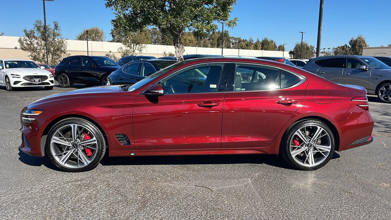 2025 Genesis G70 2.5T Standard 12