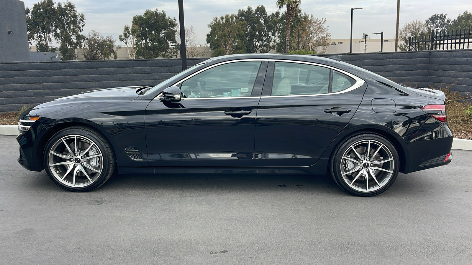 2025 Genesis G70 2.5T Standard 12