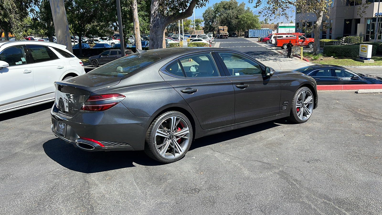 2025 Genesis G70 3.3T RWD Sport Advanced 6