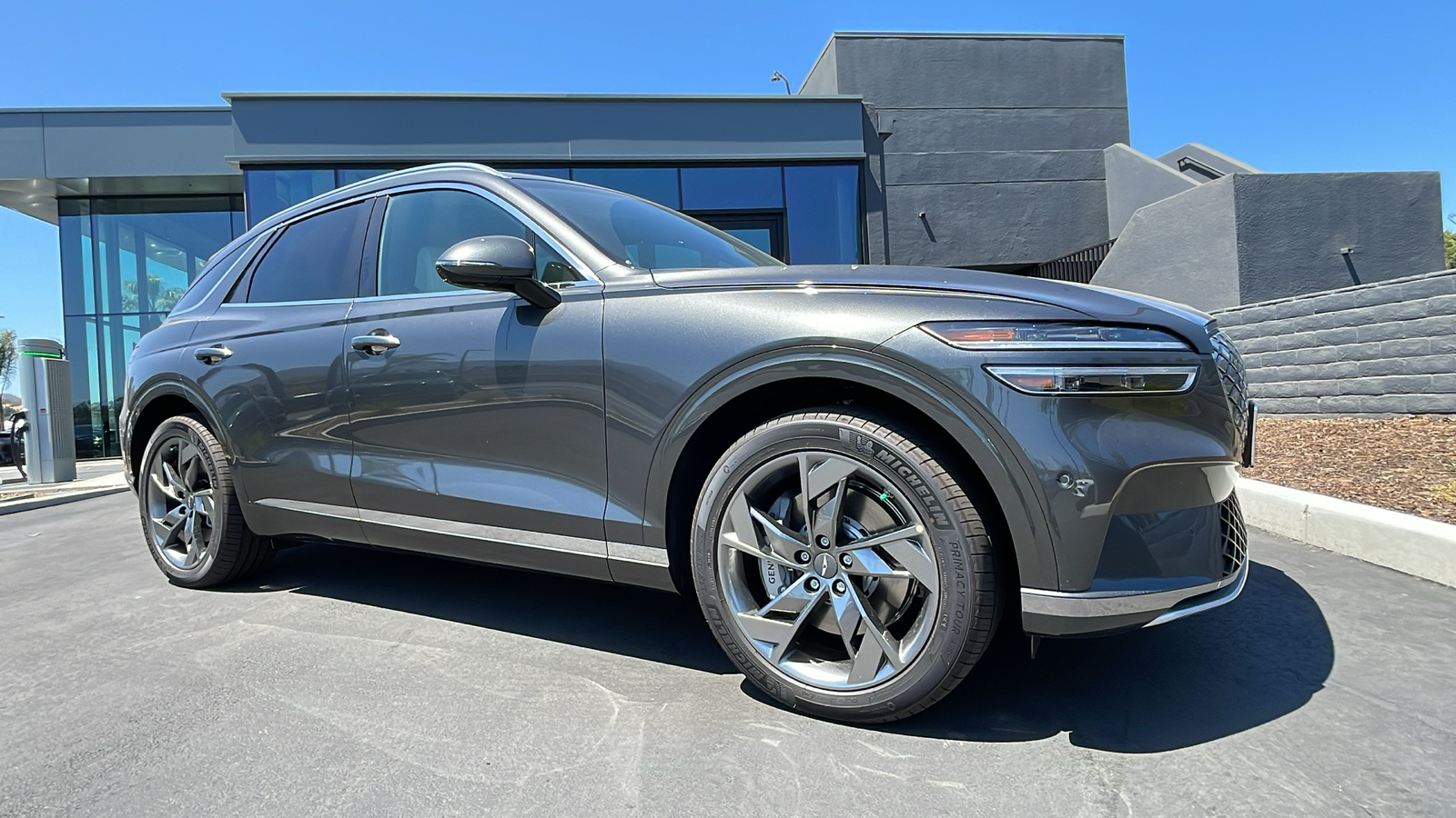 2025 Genesis Electrified GV70 Advanced 1