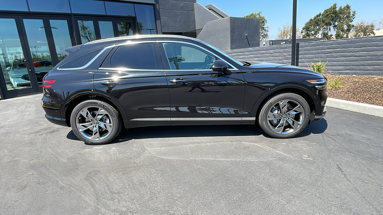 2025 Genesis Electrified GV70 Advanced 5