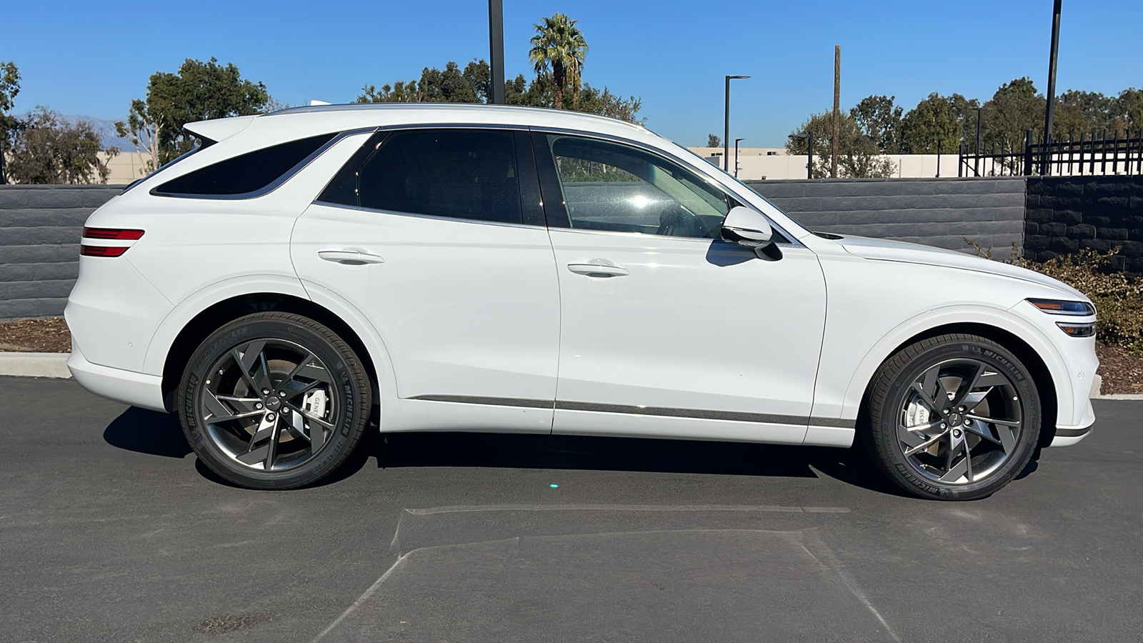 2025 Genesis Electrified GV70 Advanced AWD 6