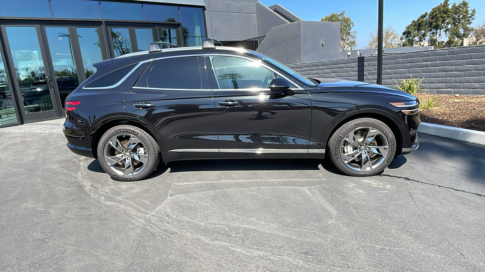 2024 Genesis Electrified GV70 Advanced AWD 3