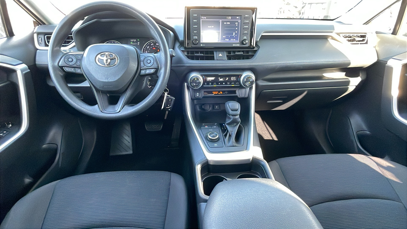 2021 Toyota RAV4 LE 18