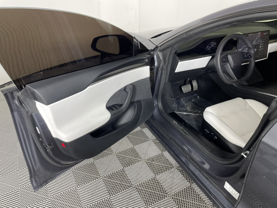 2022 Tesla Model S Plaid 10
