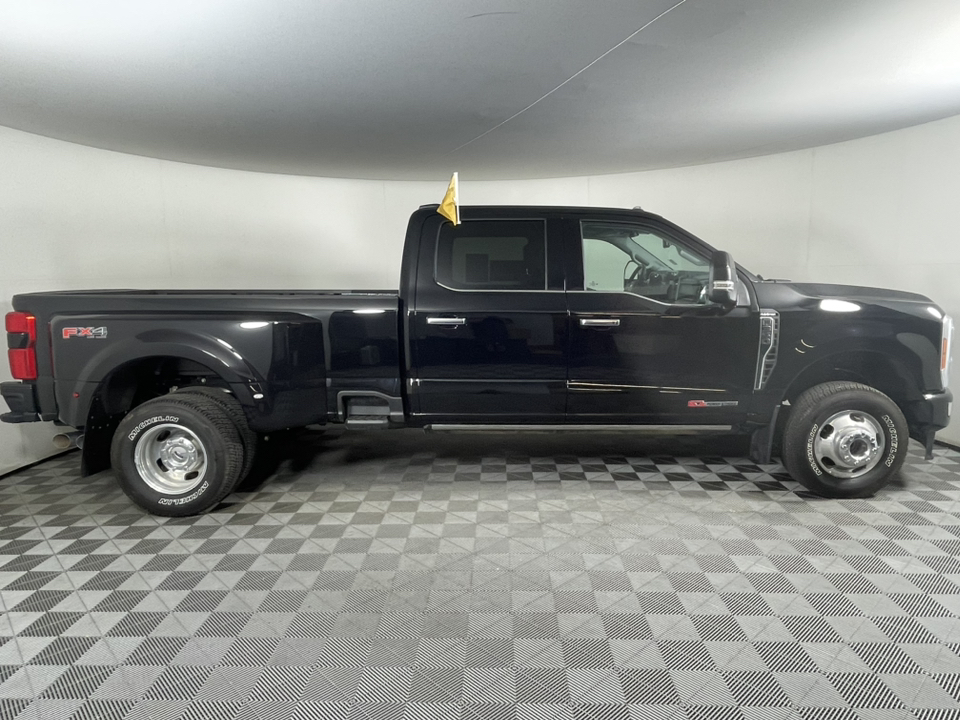 2023 Ford Super Duty F-350 DRW Limited 3