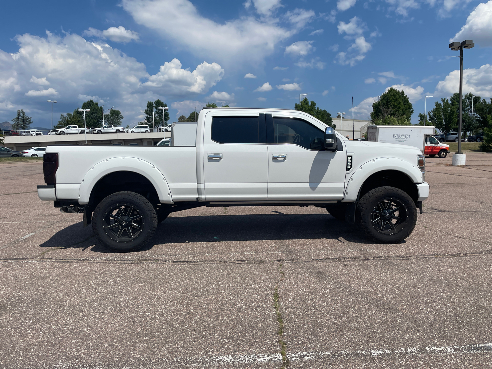 2022 Ford Super Duty F-350 SRW Platinum 2