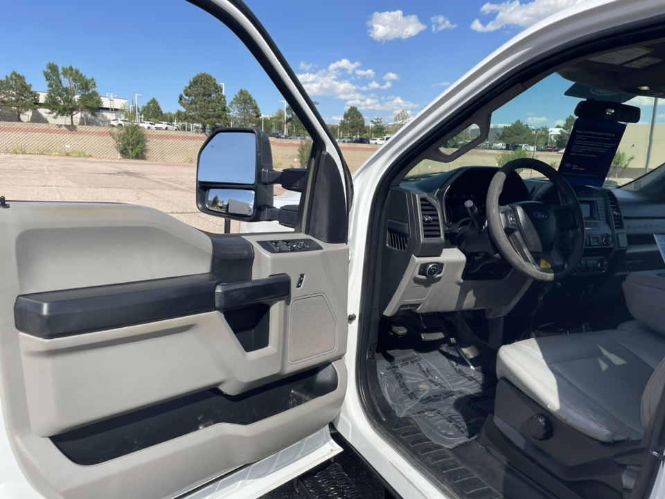 2017 Ford Super Duty F-550 DRW XL 13