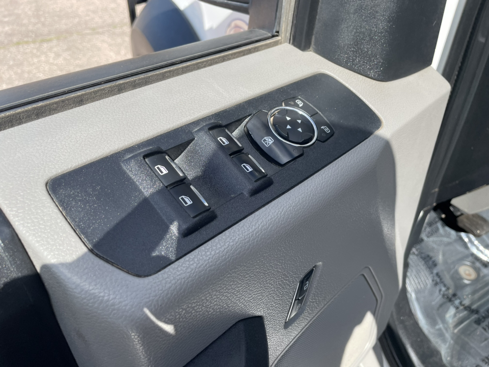 2017 Ford Super Duty F-550 DRW XL 14