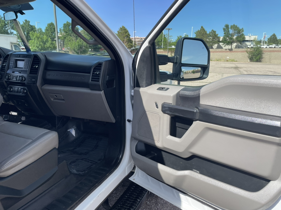 2017 Ford Super Duty F-550 DRW XL 30