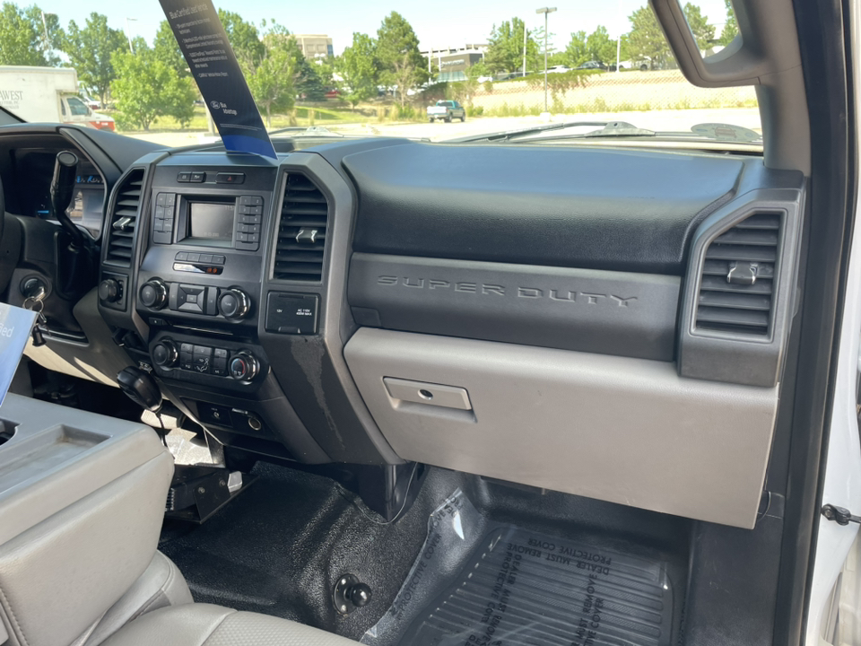 2017 Ford Super Duty F-550 DRW XL 32