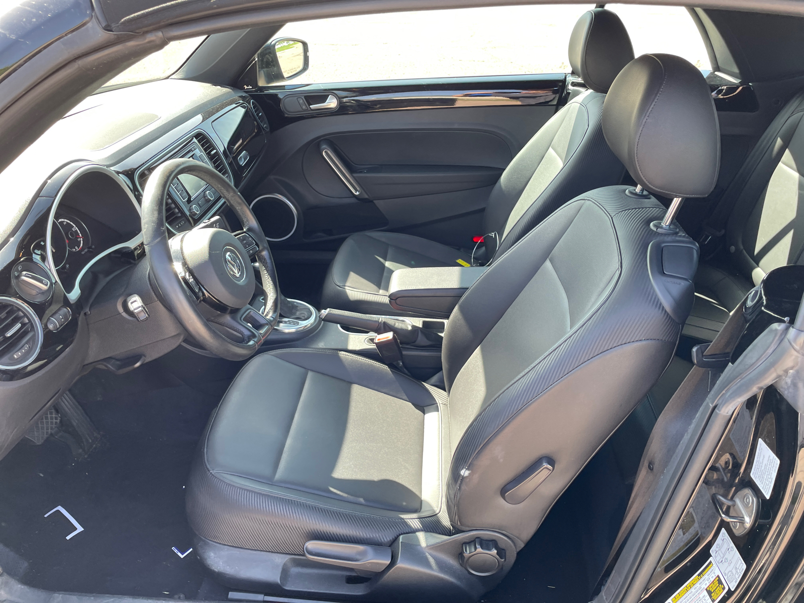 2013 Volkswagen Beetle Convertible 2.5L 14