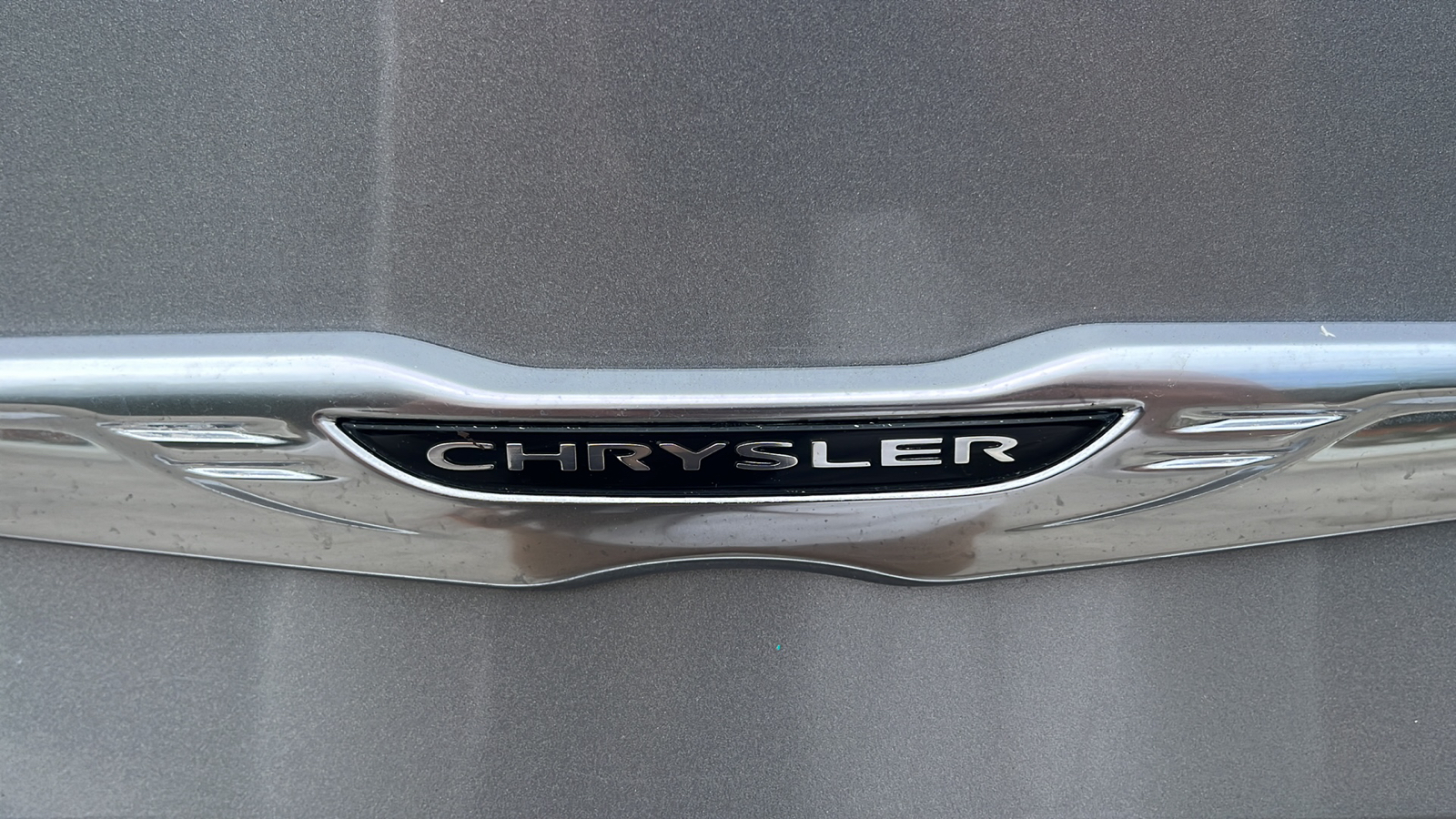 2015 Chrysler 200 4dr Sdn S FWD 26