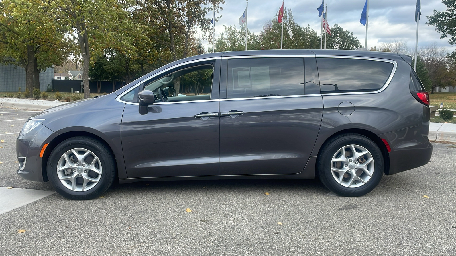 2019 Chrysler Pacifica Touring Plus FWD 5