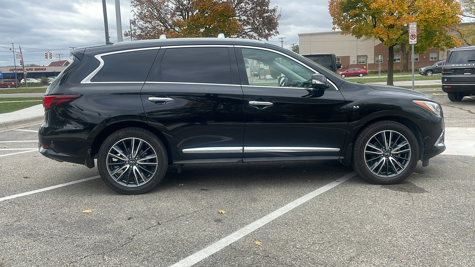 2017 INFINITI QX60 FWD 2