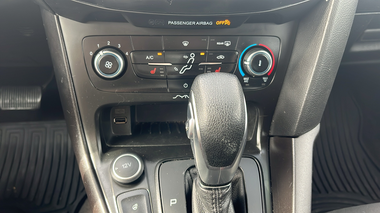 2018 Ford Focus SE Hatch 23
