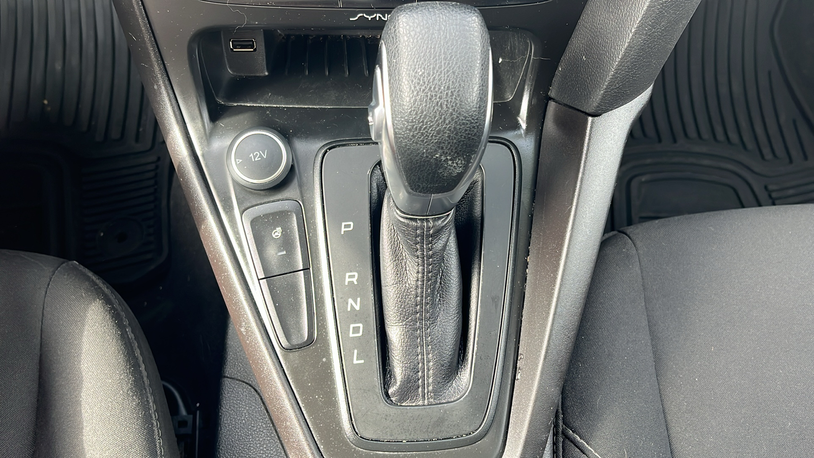 2018 Ford Focus SE Hatch 24