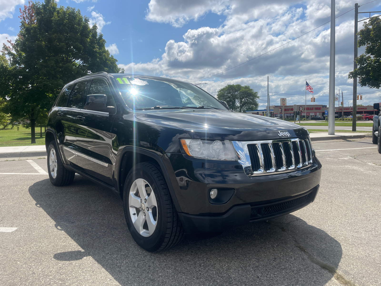 2011 Jeep Grand Cherokee 4WD 4dr Laredo 1