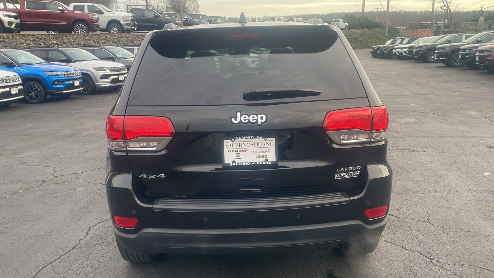 2018 Jeep Grand Cherokee Laredo E 23