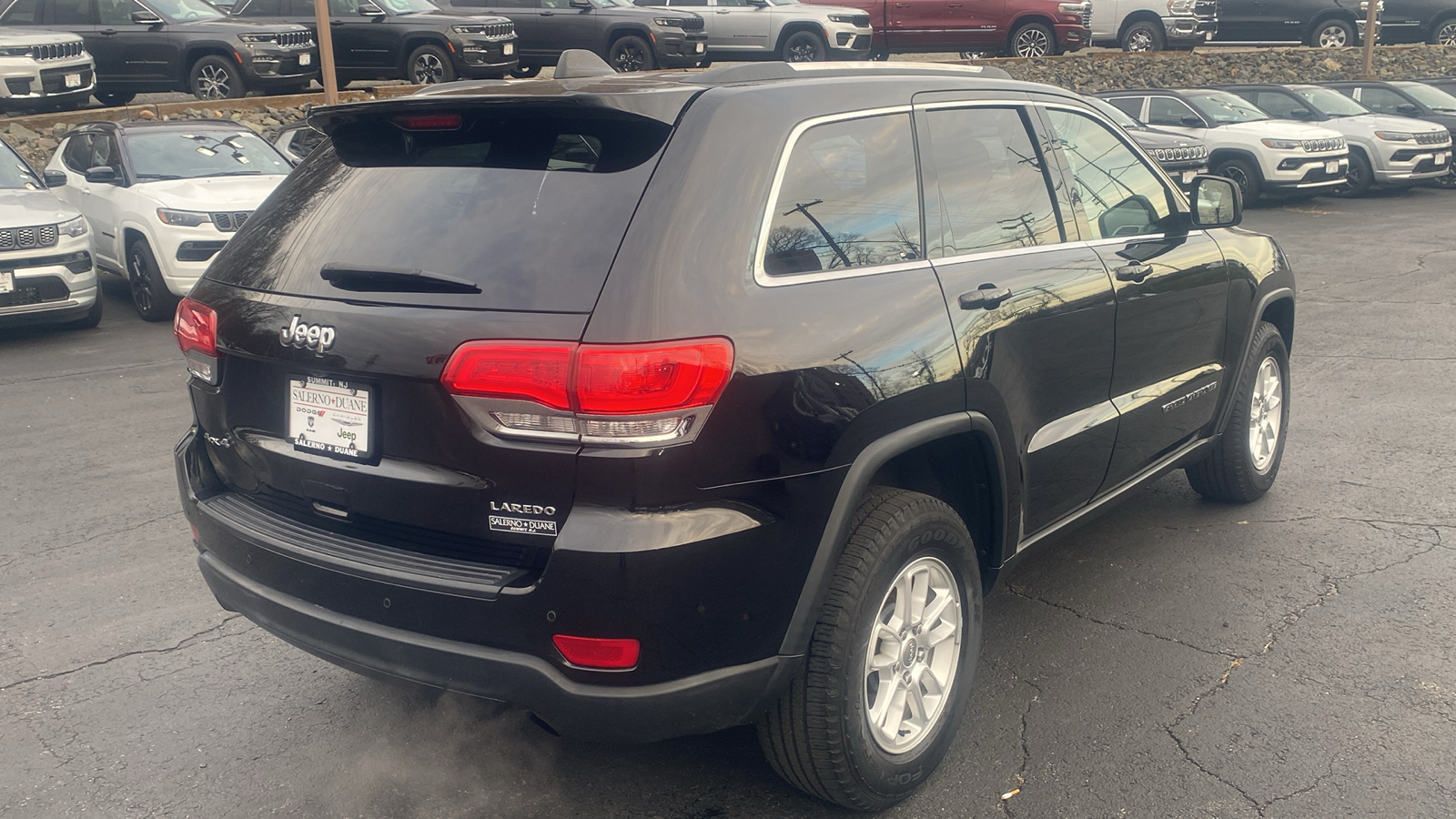 2018 Jeep Grand Cherokee Laredo E 26