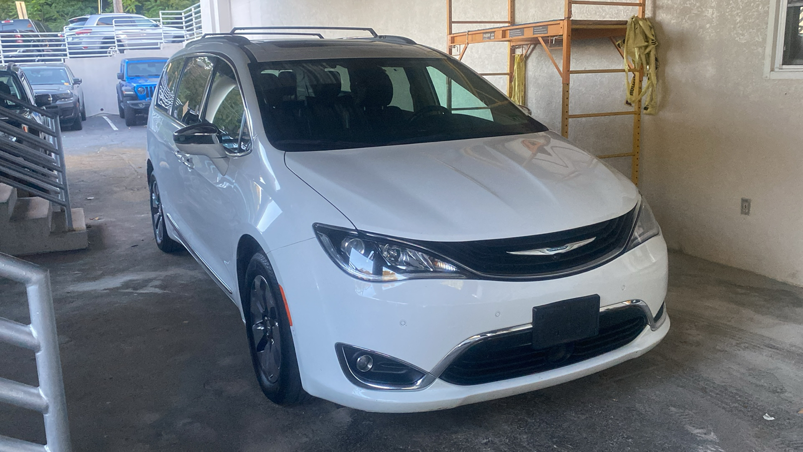 2018 Chrysler Pacifica Hybrid Limited 2