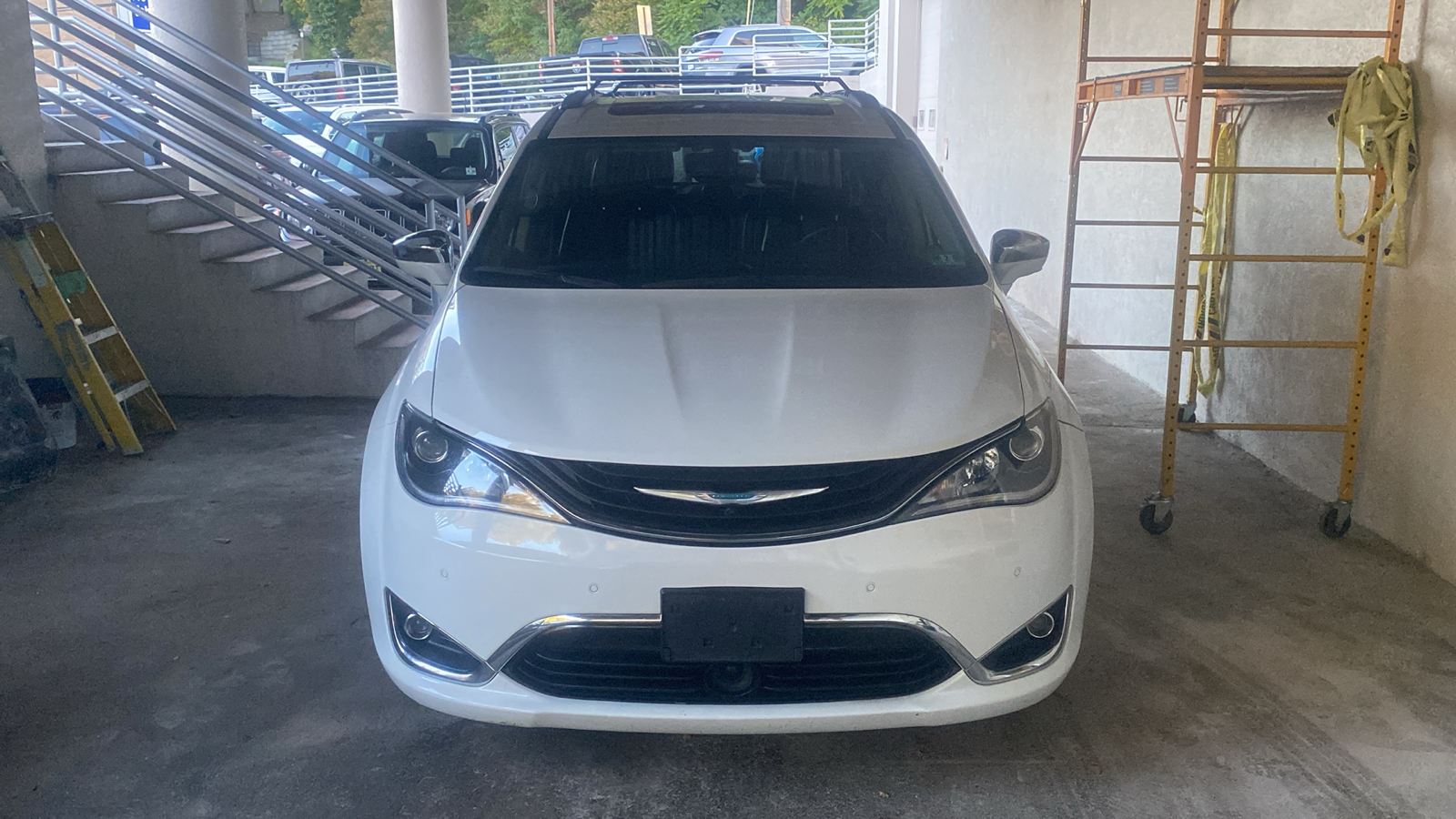 2018 Chrysler Pacifica Hybrid Limited 3