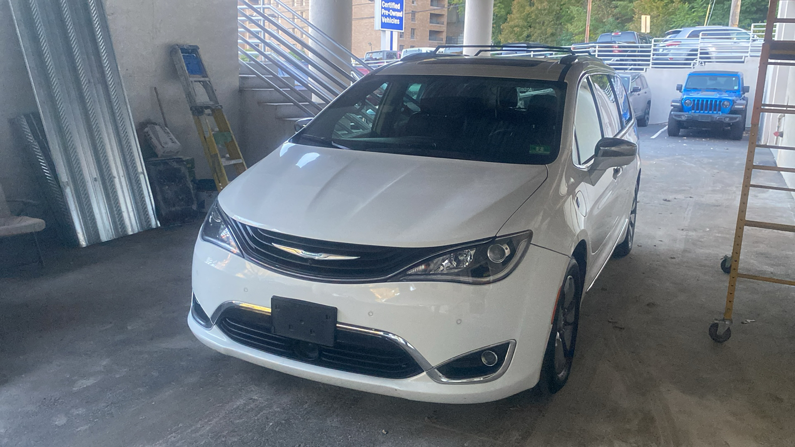 2018 Chrysler Pacifica Hybrid Limited 5