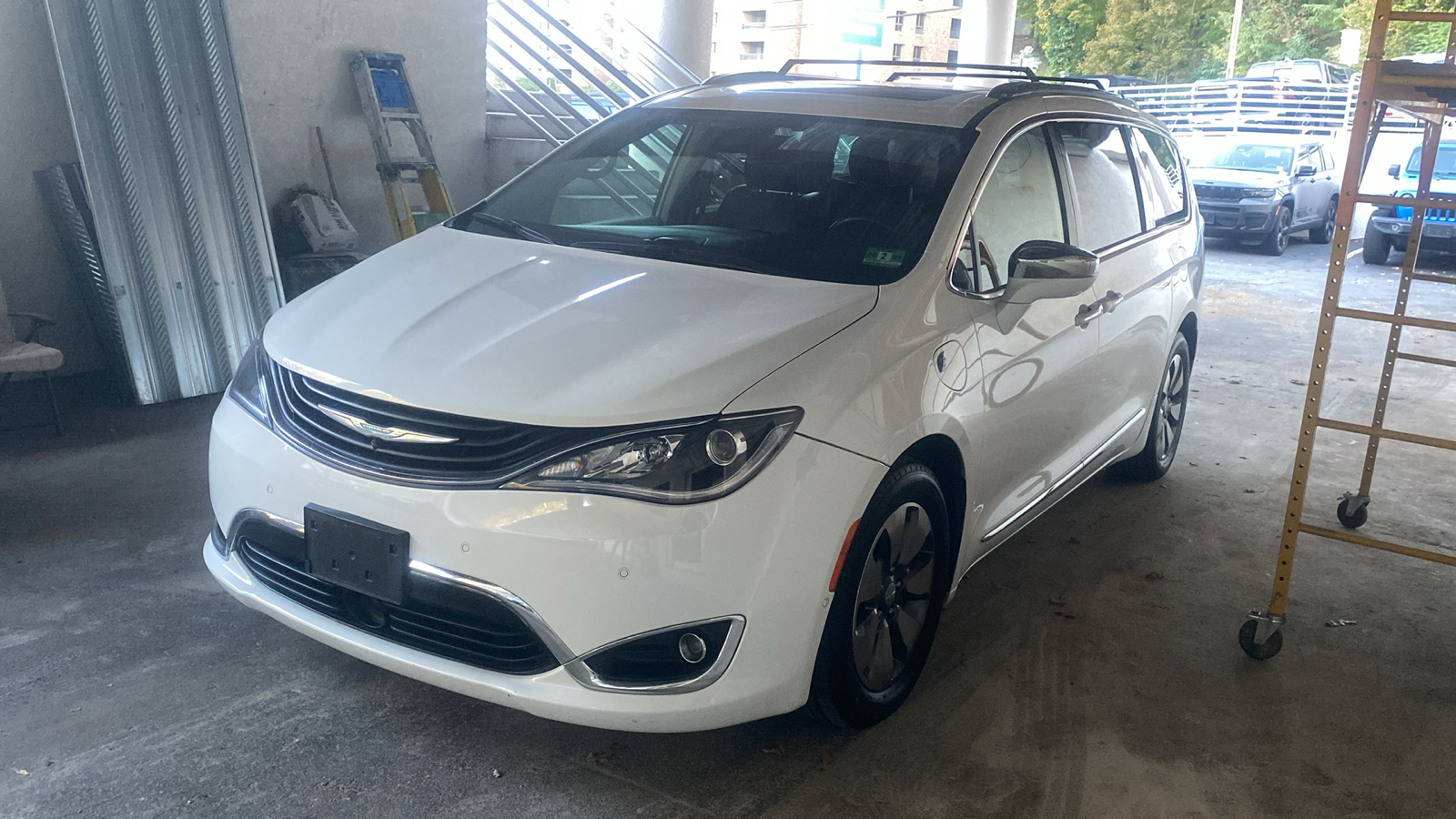 2018 Chrysler Pacifica Hybrid Limited 6