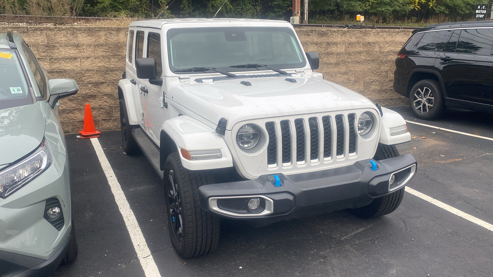 2022 Jeep Wrangler 4xe Unlimited Sahara 2