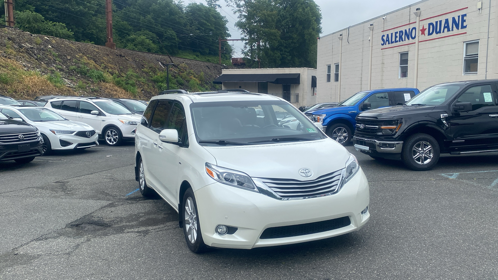 2016 Toyota Sienna XLE 7-Passenger 1