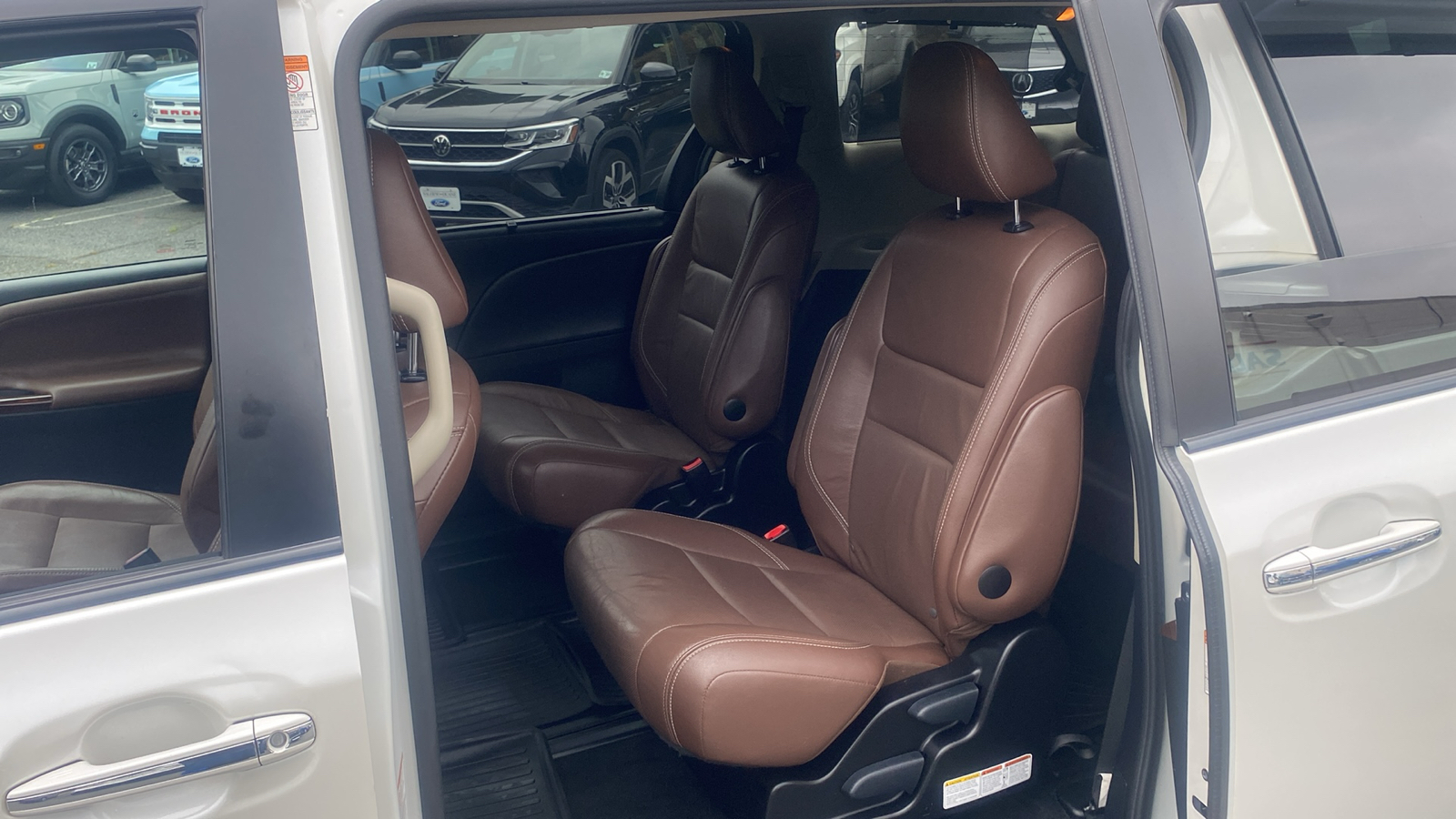 2016 Toyota Sienna XLE 7-Passenger 25