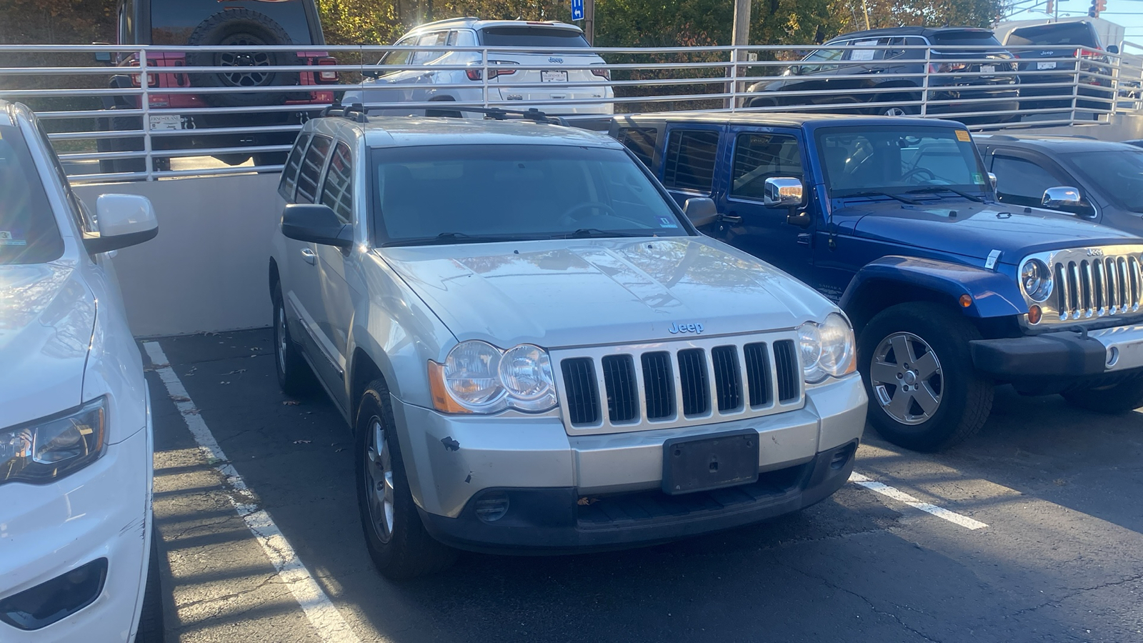 2010 Jeep Grand Cherokee Laredo 2