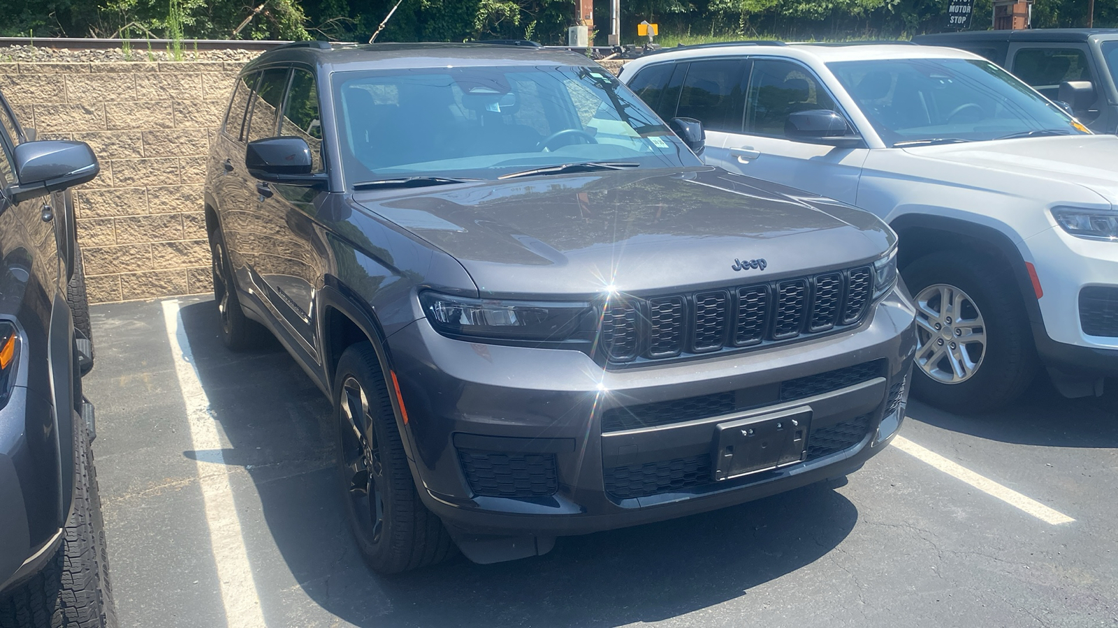 2021 Jeep Grand Cherokee L Laredo 2