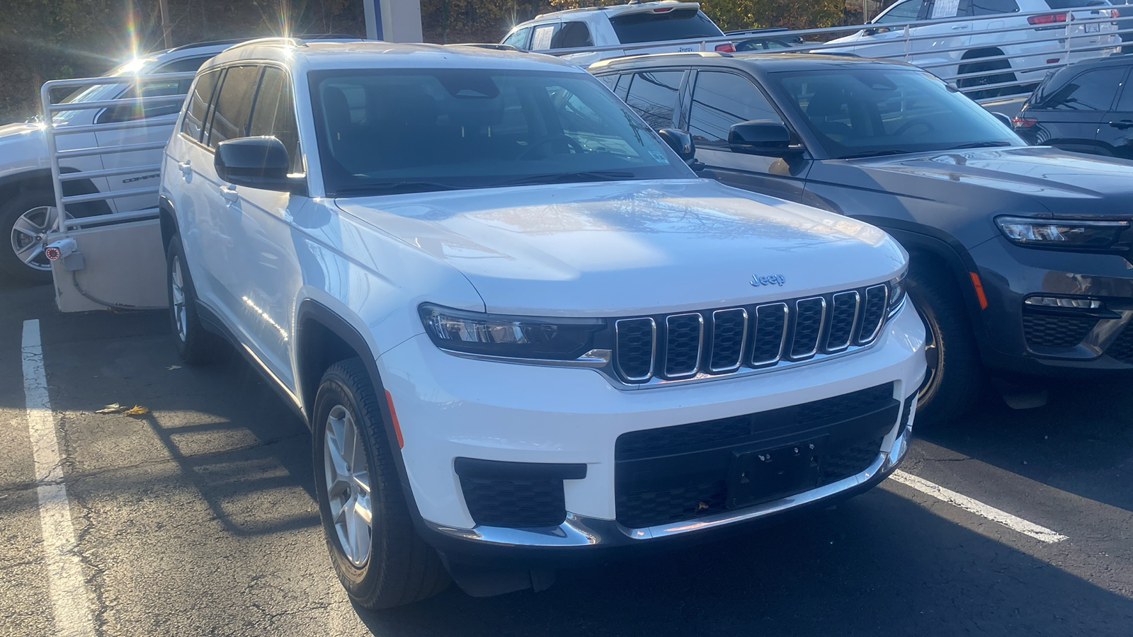 2021 Jeep Grand Cherokee L Laredo 2