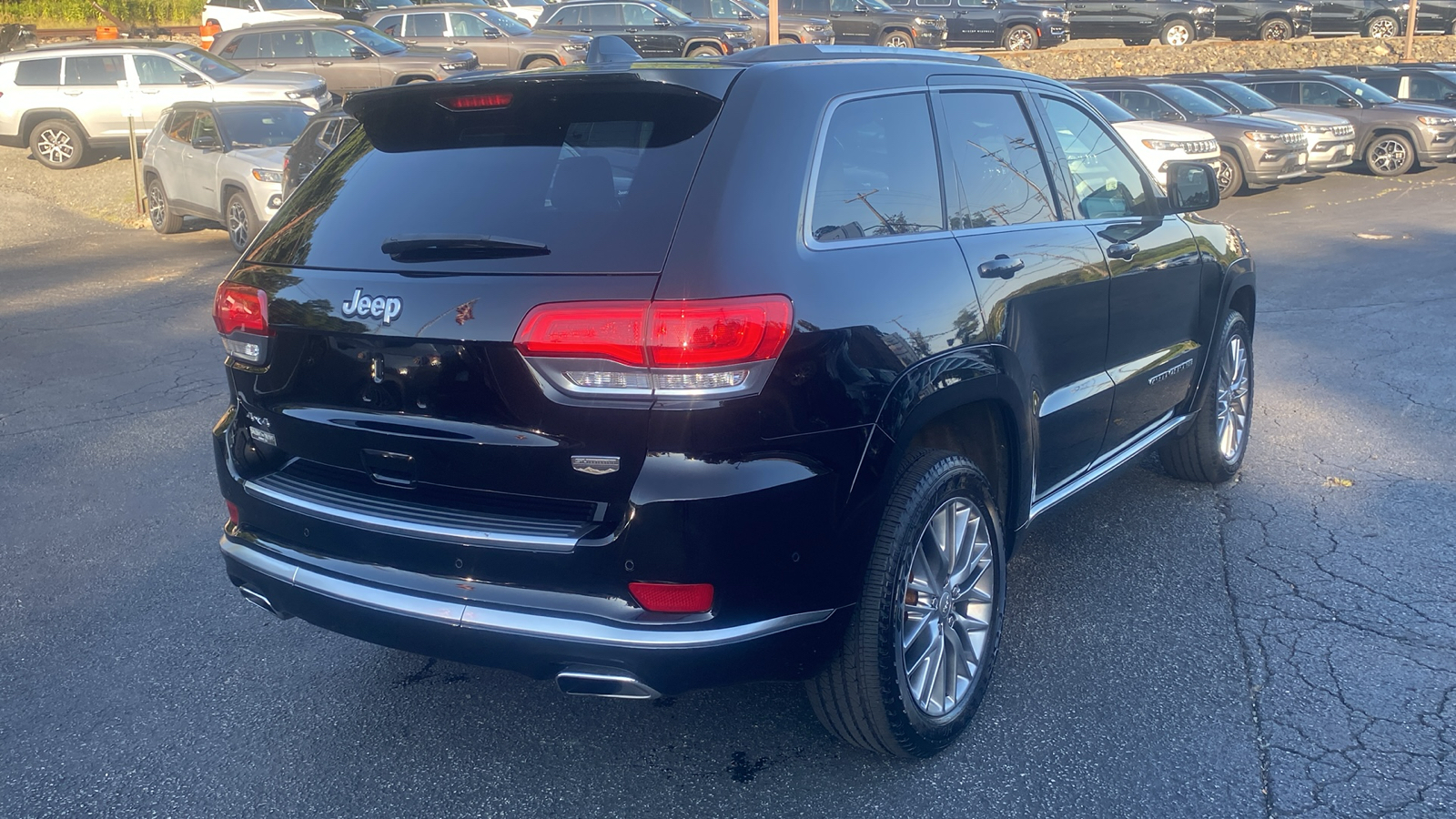 2018 Jeep Grand Cherokee Summit 28