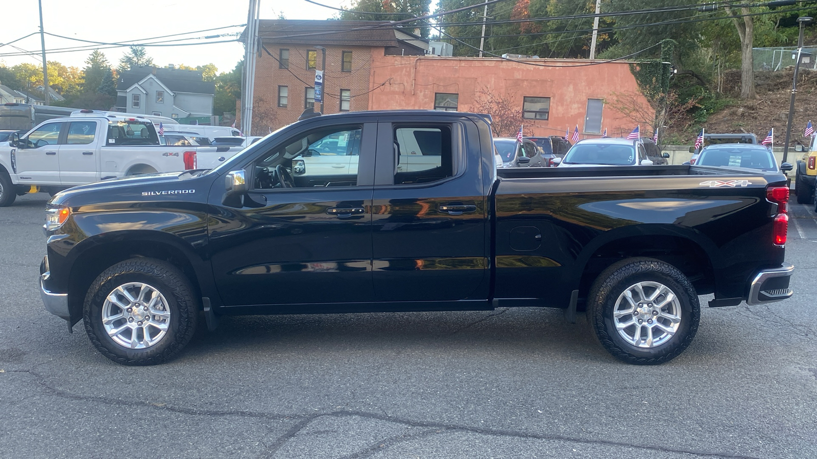 2023 Chevrolet Silverado 1500 LT 4