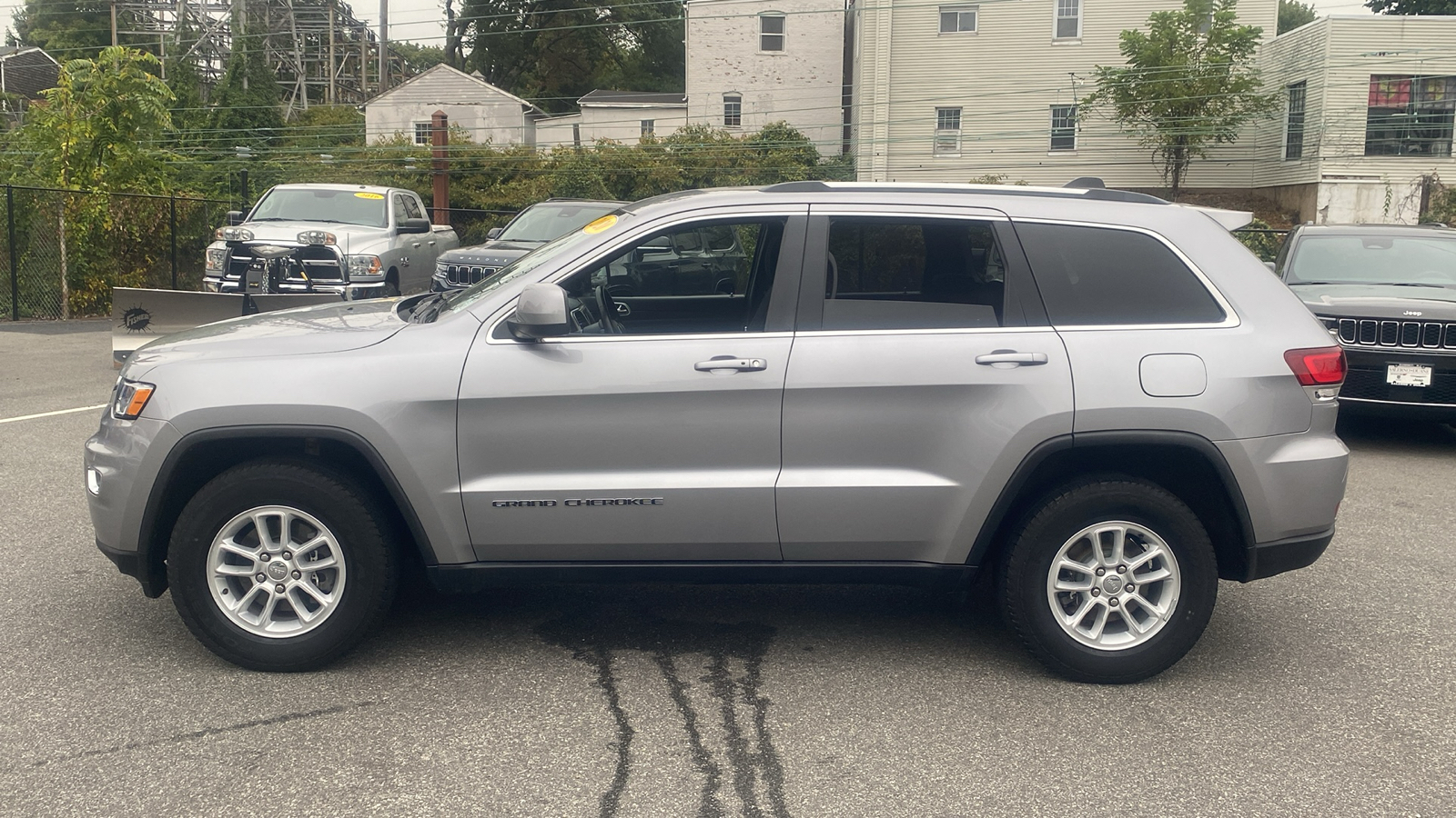 2020 Jeep Grand Cherokee Laredo E 4